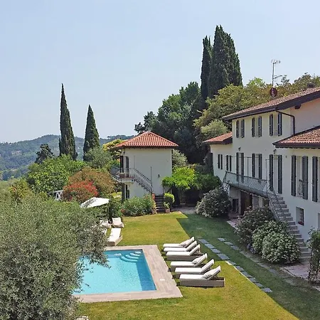Tenuta La Pineta 10 Sleeps *