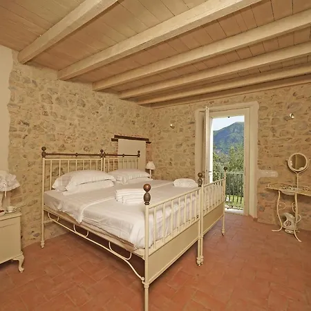 Tenuta La Pineta 10 Sleeps Villa