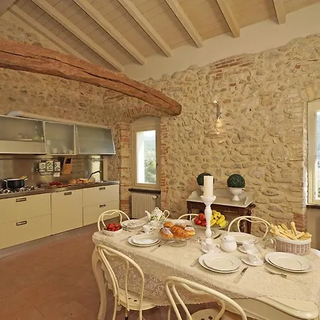 Tenuta La Pineta 10 Sleeps Villa