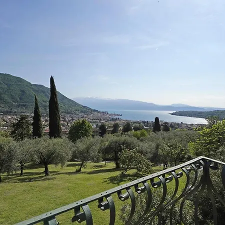 Tenuta La Pineta 10 Sleeps Salo