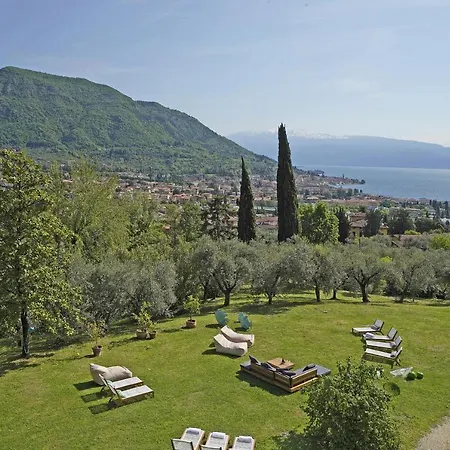 Tenuta La Pineta 10 Sleeps Villa *