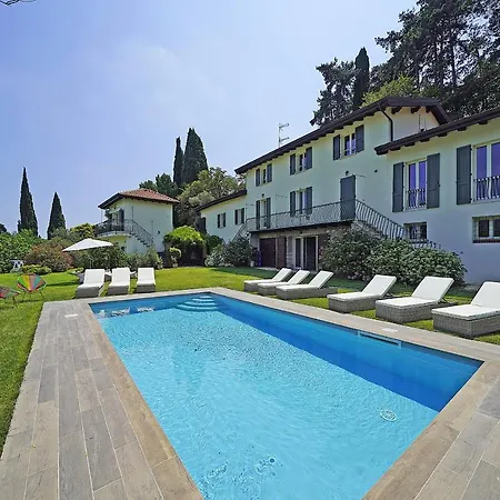 Tenuta La Pineta 10 Sleeps Villa